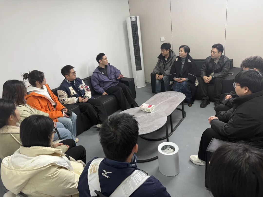 見(jiàn)證回響 從講臺(tái)到行業(yè)的最后一片靈感圖景——校友企業(yè)參訪札記